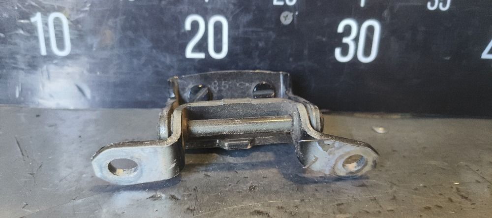 Петля двери задней левой верхняя, 1600 рублей, Рязань