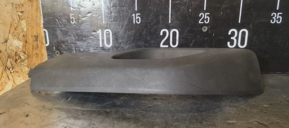 Накладка крепл. рейлинга задняя правая, 3300 рублей, Рязань